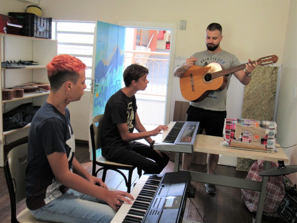 Aulas de teclado e piano