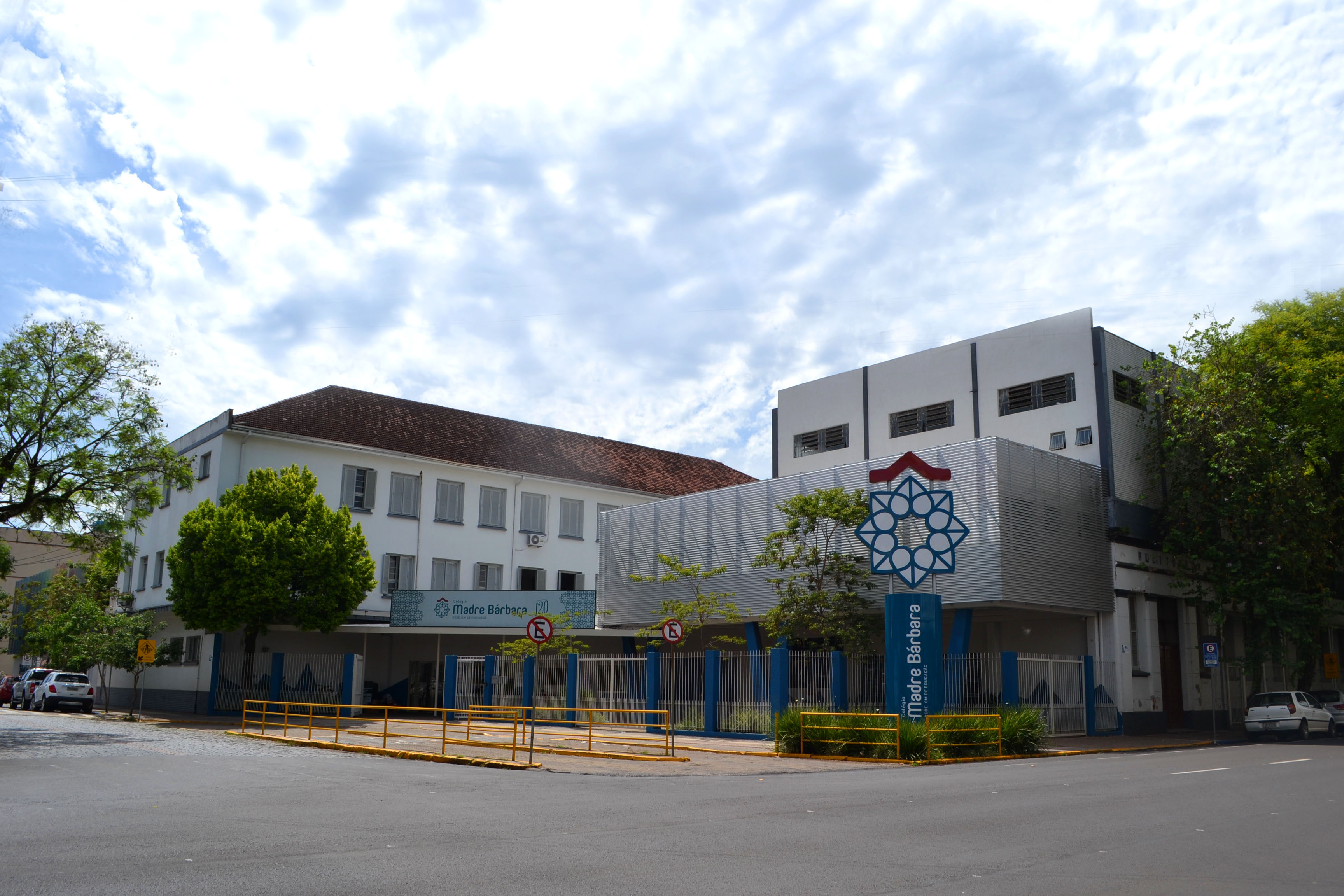 Colégio Madre Bárbara completa 122 anos