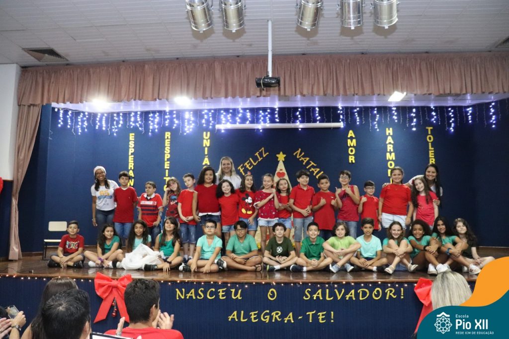 Apresentação de Natal das Turmas 34 e 44 – Escola Pio XII | Rede ICM de educação Apresentação de Natal das Turmas 34 e 44 – Escola Pio XII | Rede ICM de educação