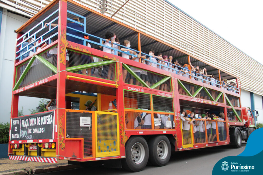 Carreta da Alegria' contagia alunos da Apae