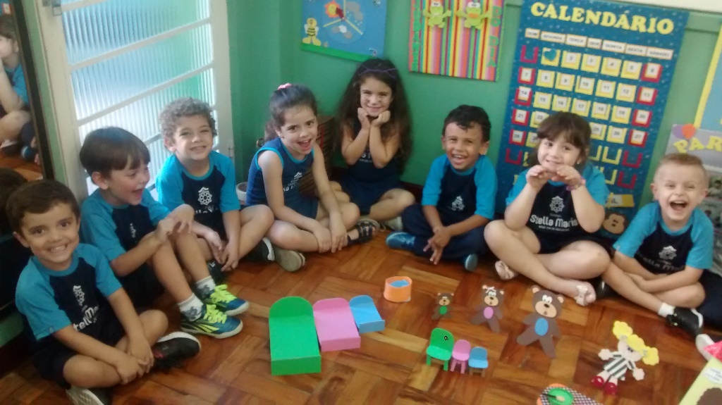A turma do Pré 1A participou da Hora do conto, com o clássico infantil: ” Cachinhos Dourados”